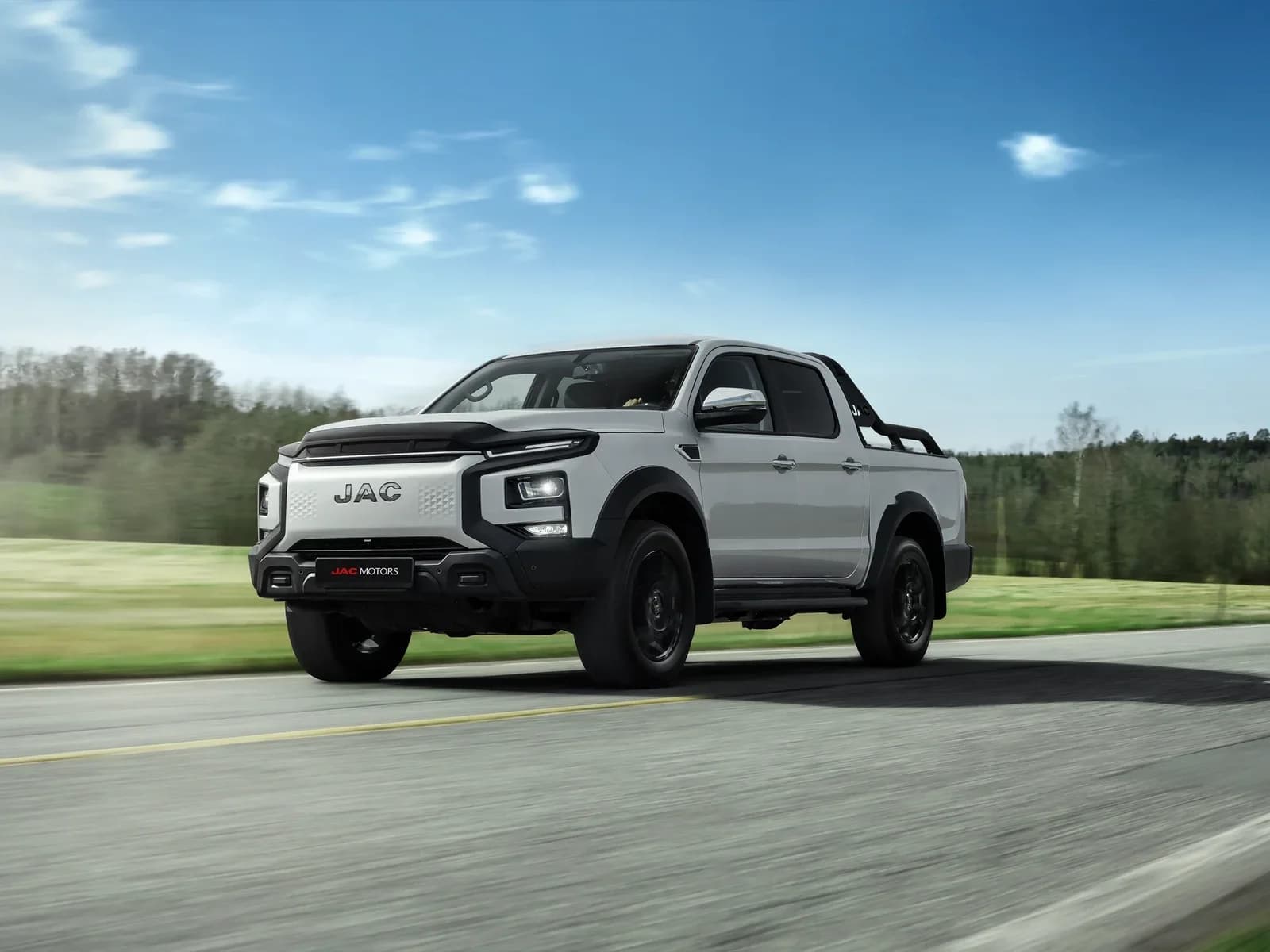 JAC T9 EV 4x4 pickup på vei