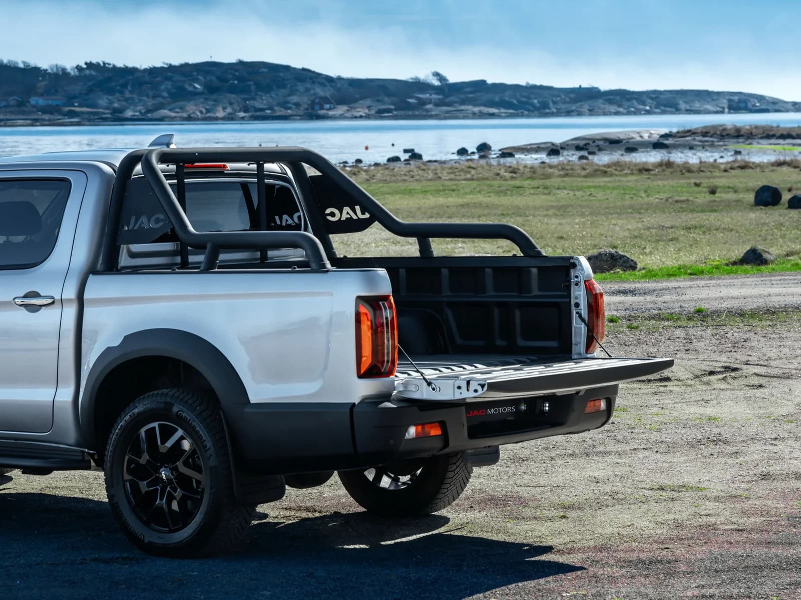 Lasteplanet på JAC T9 EV 4x4 med sportsbøyle